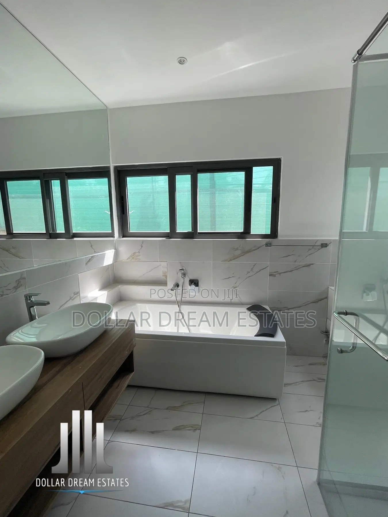 4bdrm Townhouse/Terrace in Cantonments for sale