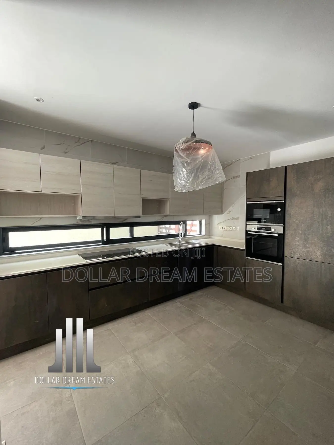 4bdrm Townhouse/Terrace in Cantonments for sale