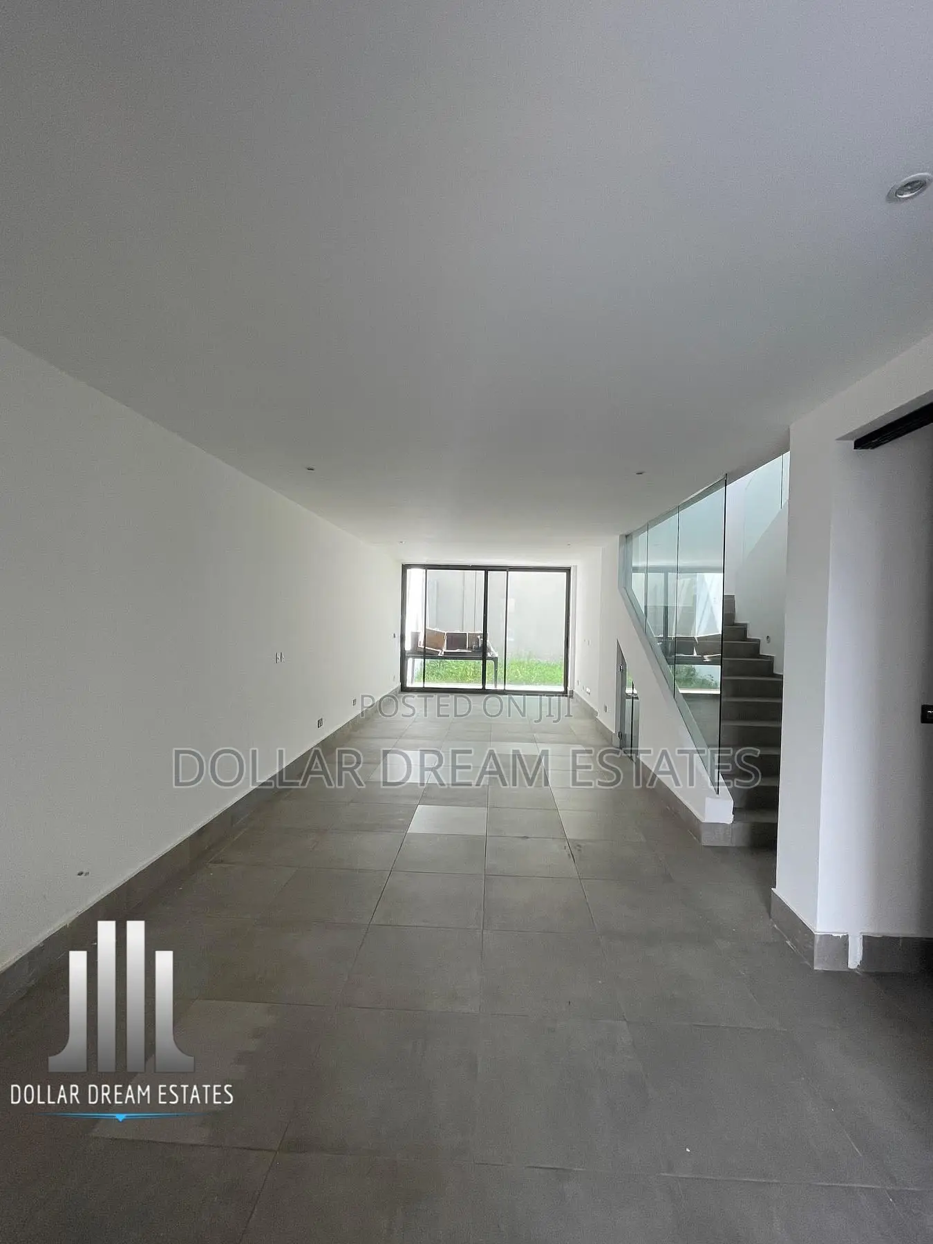 4bdrm Townhouse/Terrace in Cantonments for sale