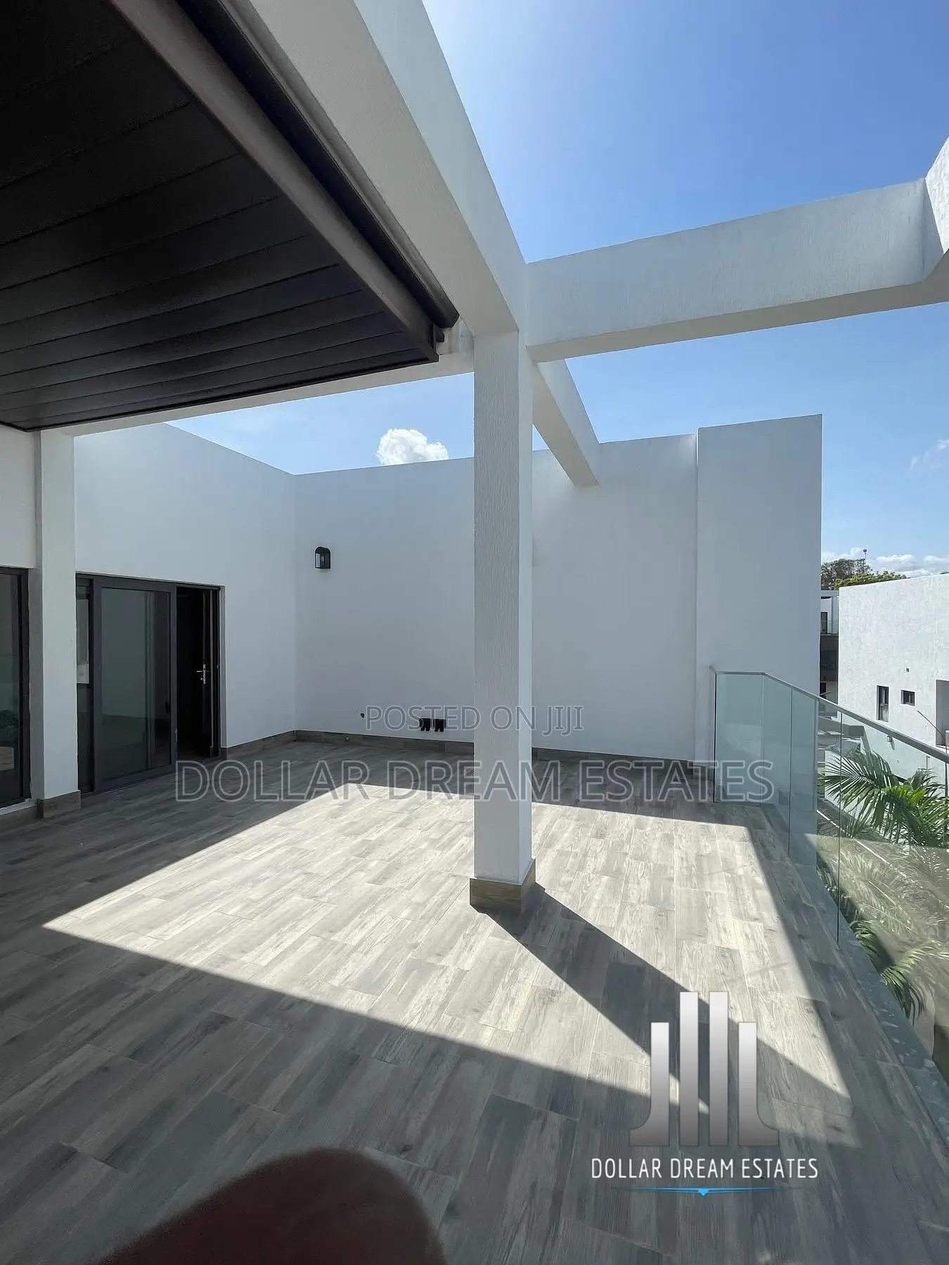4bdrm Townhouse/Terrace in Cantonments for sale
