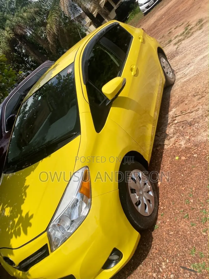 Toyota Vitz 2012 Yellow