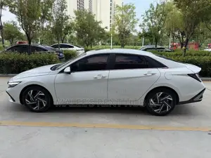 Hyundai Elantra SEL 2024 White