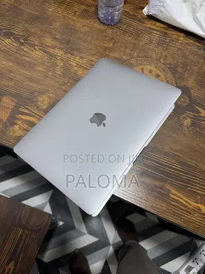 Laptop Apple MacBook Pro 2022 M2 8GB Apple M2 SSD 256GB