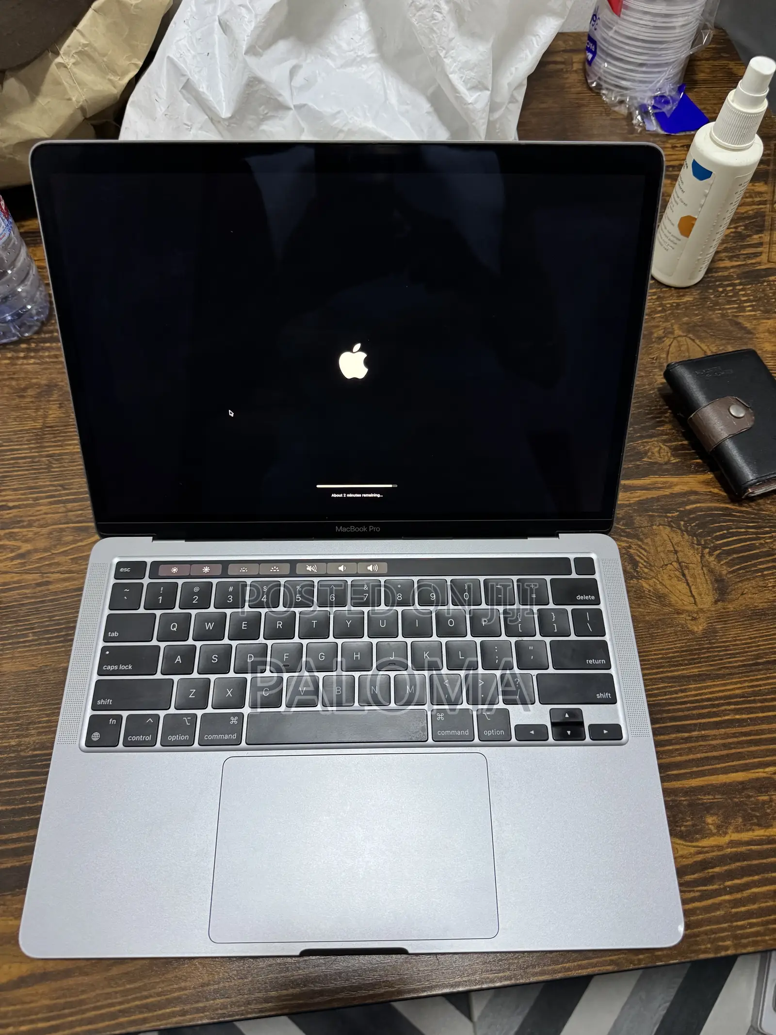 Laptop Apple MacBook Pro 2022 M2 8GB Apple M2 SSD 256GB