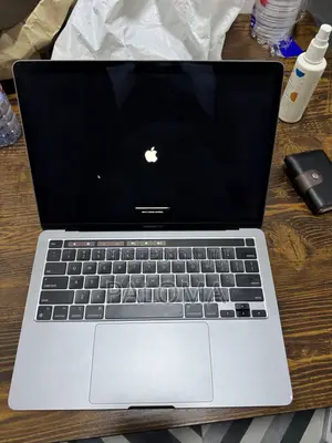 Laptop Apple MacBook Pro 2022 M2 8GB Apple M2 SSD 256GB