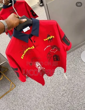 Short-Sleeve Graphic Polo Shirt With a Contrast Collar