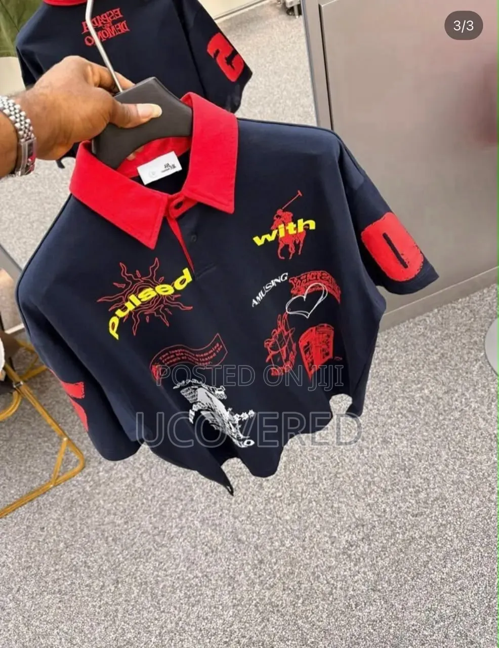 Short-Sleeve Graphic Polo Shirt With a Contrast Collar
