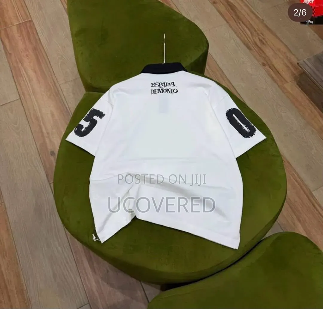 Short-Sleeve Graphic Polo Shirt With a Contrast Collar