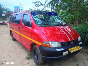 Toyota HiAce 2001 Red