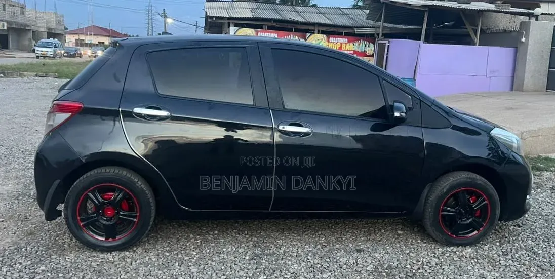 Toyota Vitz 2012 Black