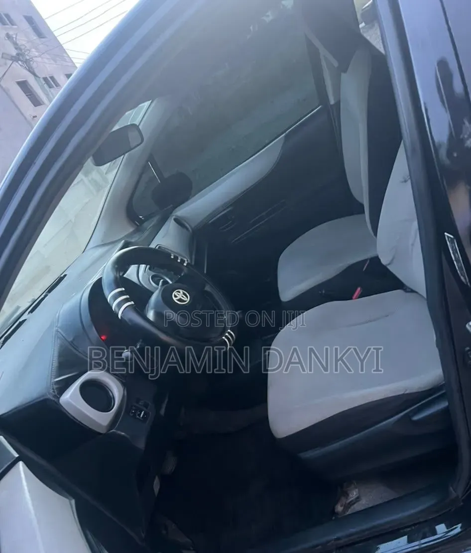 Toyota Vitz 2012 Black