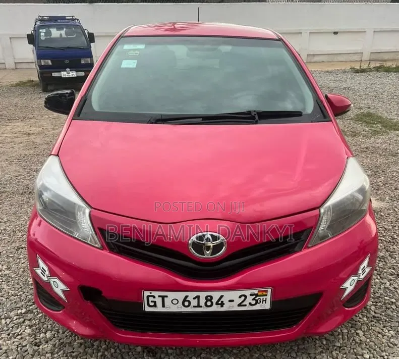 Toyota Vitz 2012 Red