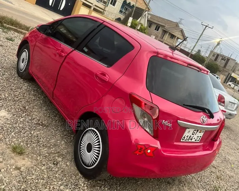 Toyota Vitz 2012 Red