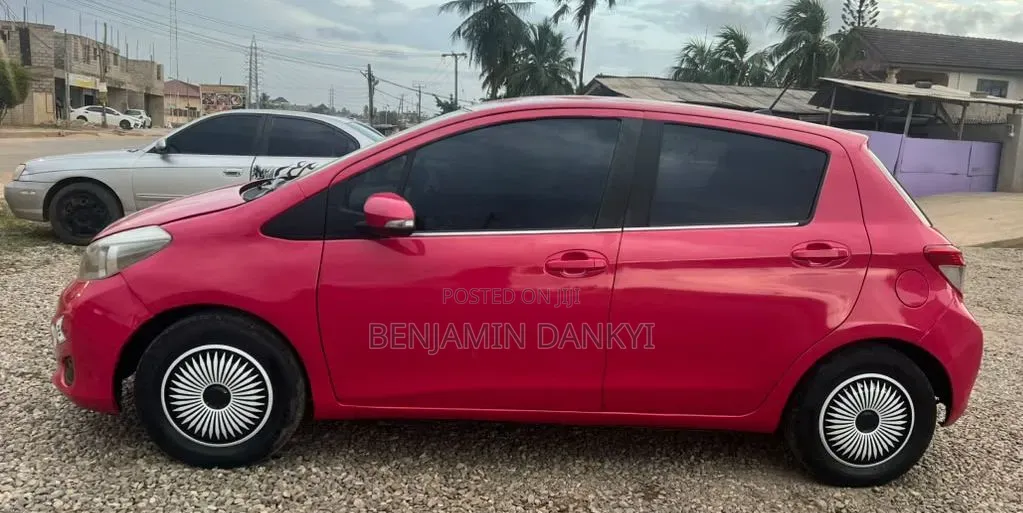Toyota Vitz 2012 Red