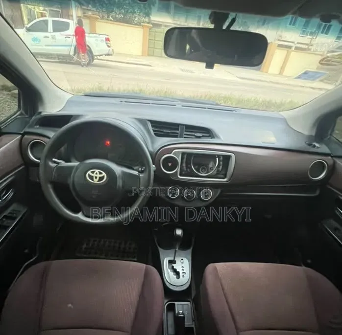 Toyota Vitz 2012 Red