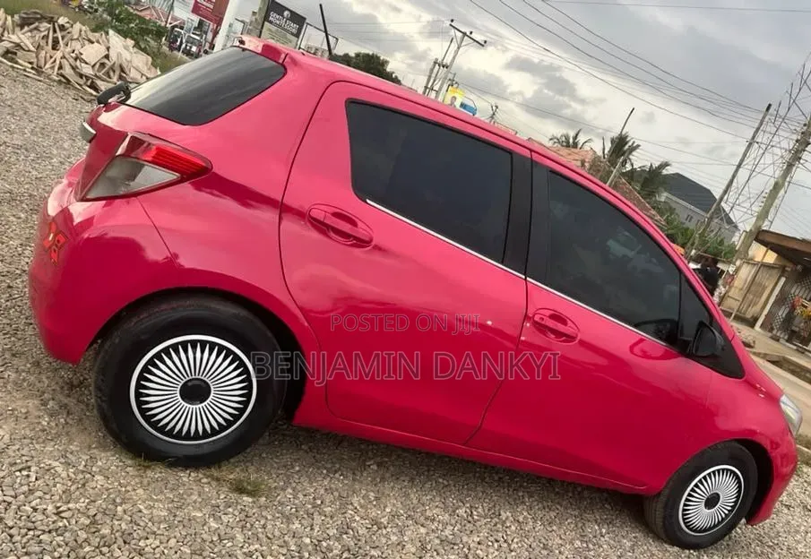 Toyota Vitz 2012 Red
