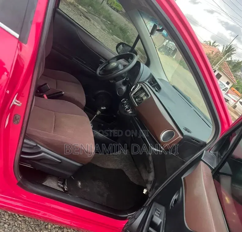 Toyota Vitz 2012 Red