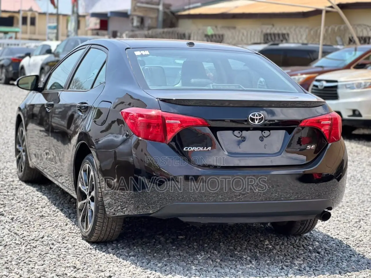 Toyota Corolla SE (1.8L 4cyl 6M) 2018 Black