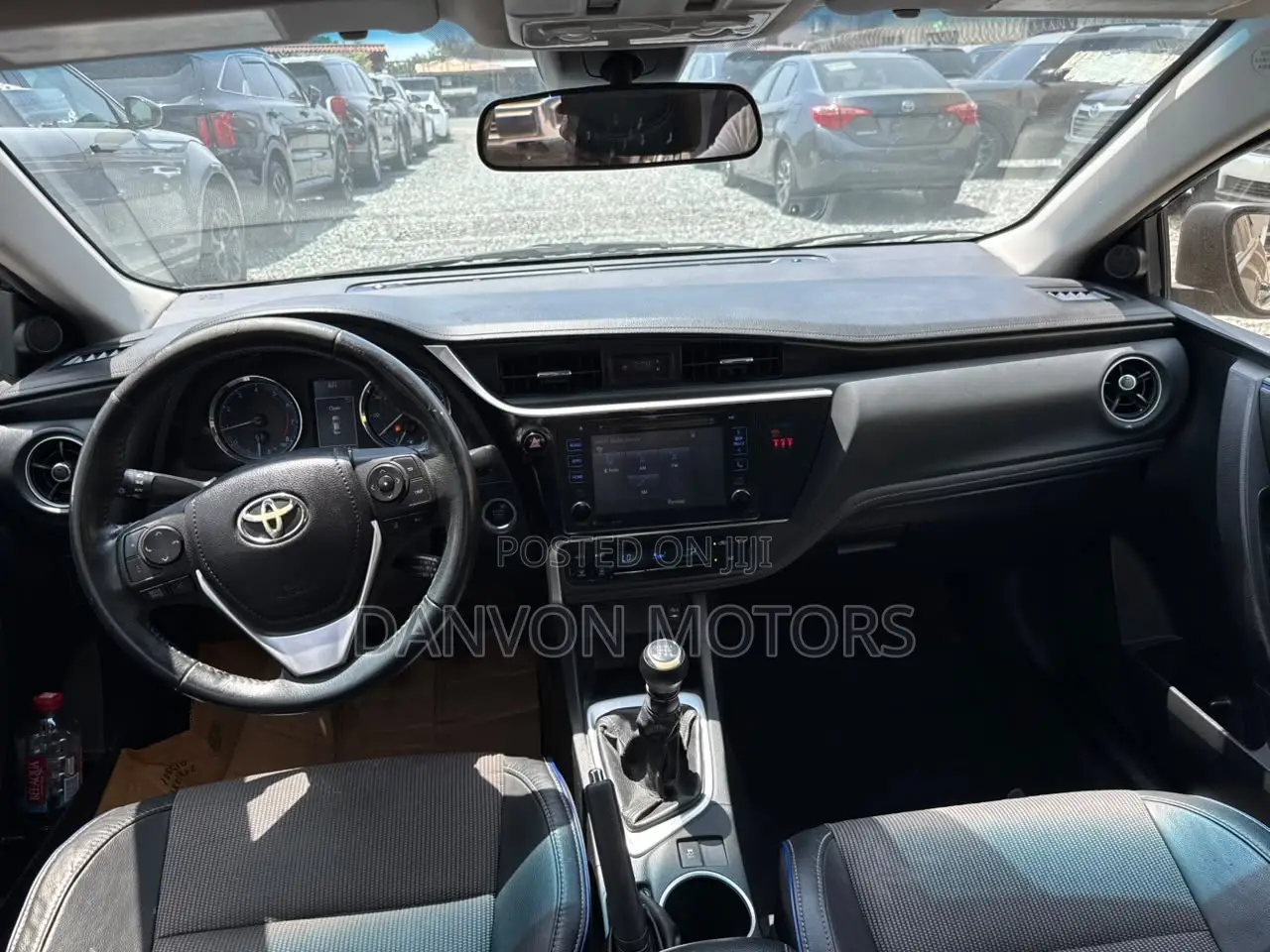 Toyota Corolla SE (1.8L 4cyl 6M) 2018 Black