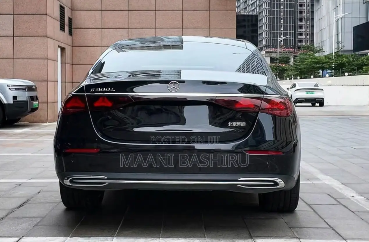 New Mercedes-Benz E300 2025 Black