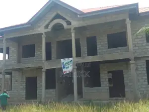 8bdrm Apartment in Amasaman for sale