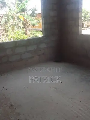 8bdrm Apartment in Amasaman for sale