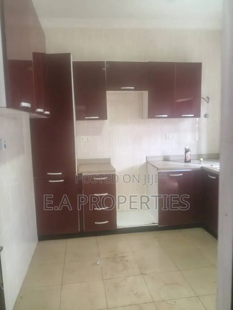 3bdrm Duplex in E A Properties, Oyarifa Mall Area for rent