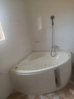 3bdrm Duplex in E A Properties, Oyarifa Mall Area for rent
