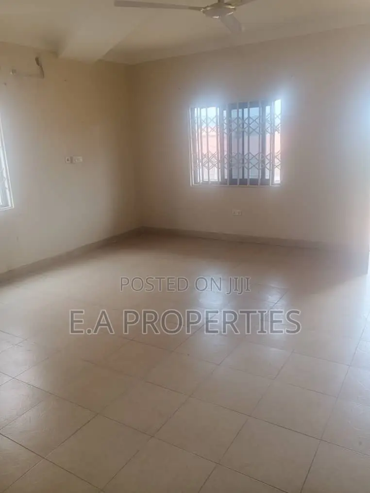 3bdrm Duplex in E A Properties, Oyarifa Mall Area for rent