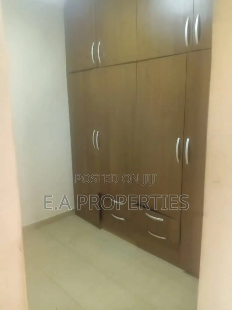 3bdrm Duplex in E A Properties, Oyarifa Mall Area for rent