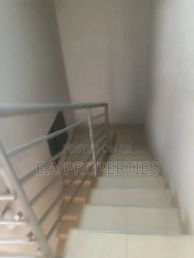 3bdrm Duplex in E A Properties, Oyarifa Mall Area for rent