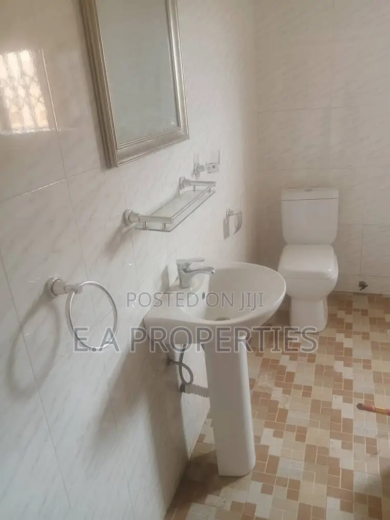 3bdrm Duplex in E A Properties, Oyarifa Mall Area for rent