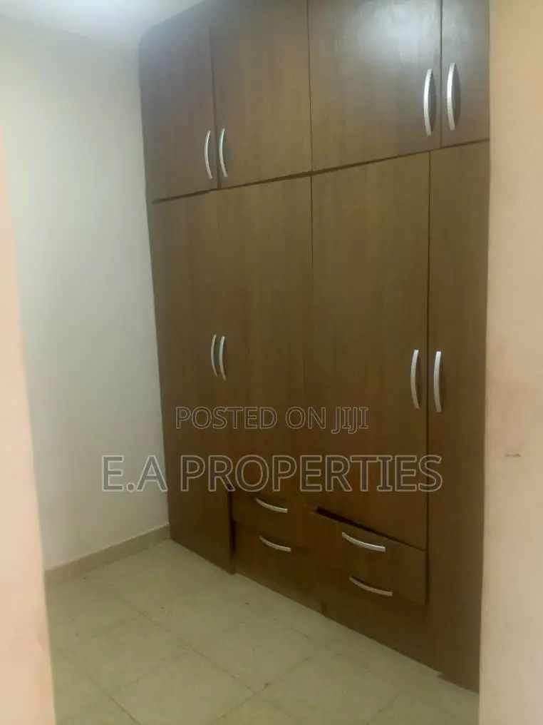 3bdrm Duplex in E A Properties, Oyarifa Mall Area for rent
