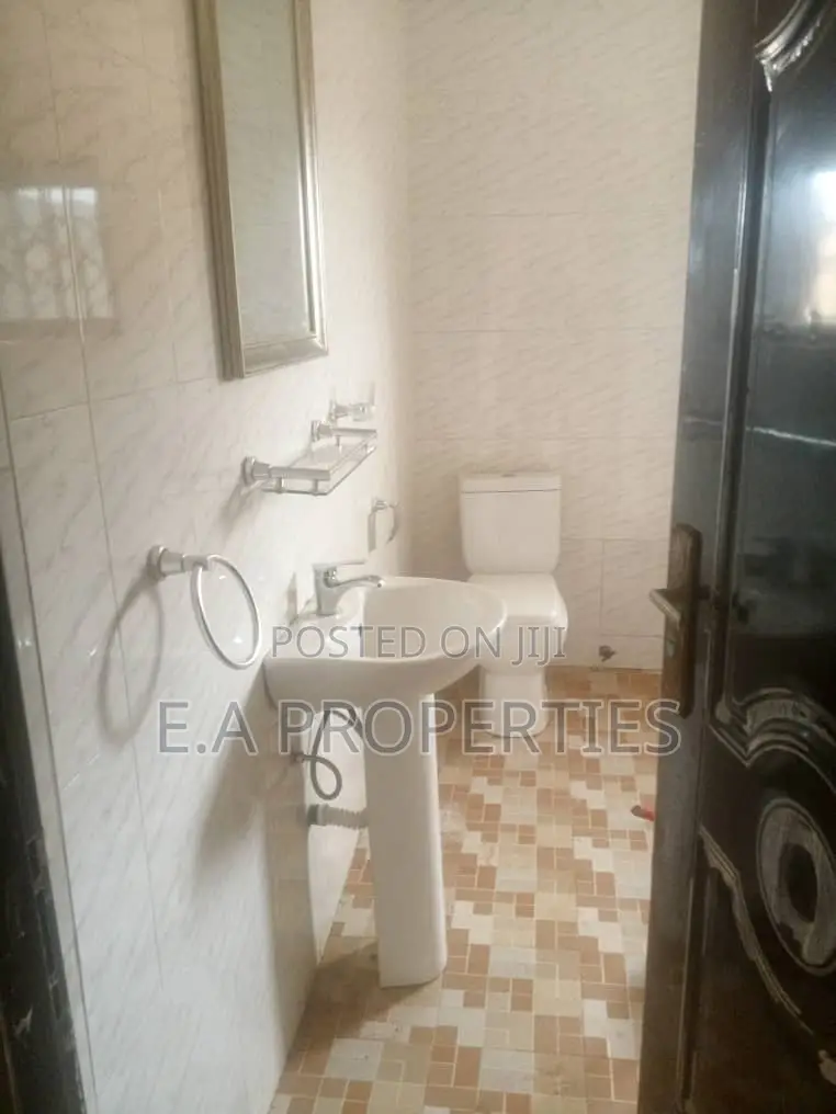 3bdrm Duplex in E A Properties, Oyarifa Mall Area for rent