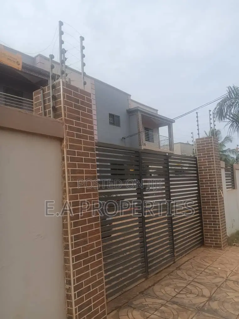 3bdrm Duplex in E A Properties, Oyarifa Mall Area for rent