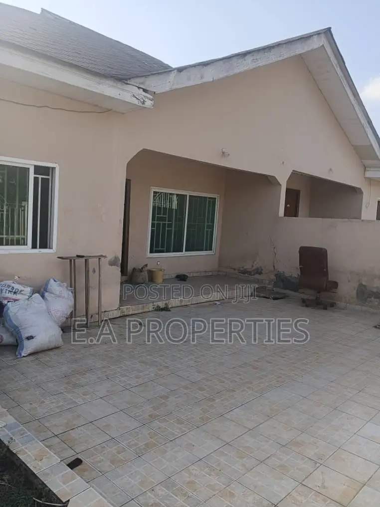 3bdrm House in E A Properties, Malejor for rent