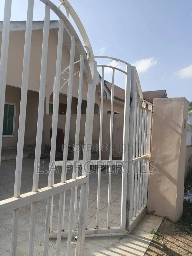 3bdrm House in E A Properties, Malejor for rent
