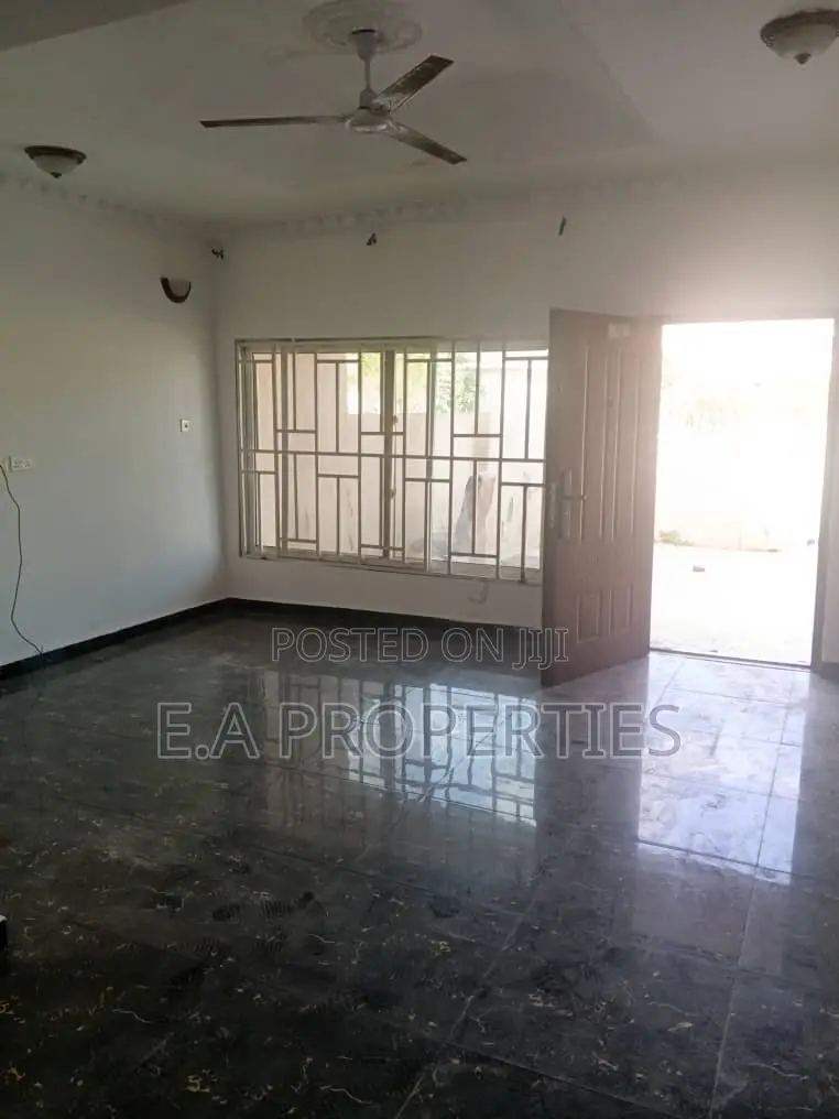 3bdrm House in E A Properties, Malejor for rent