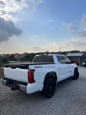 Toyota Tundra 2024 White