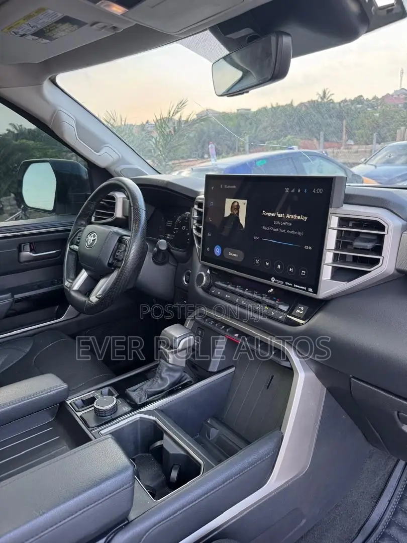 Toyota Tundra 2024 White