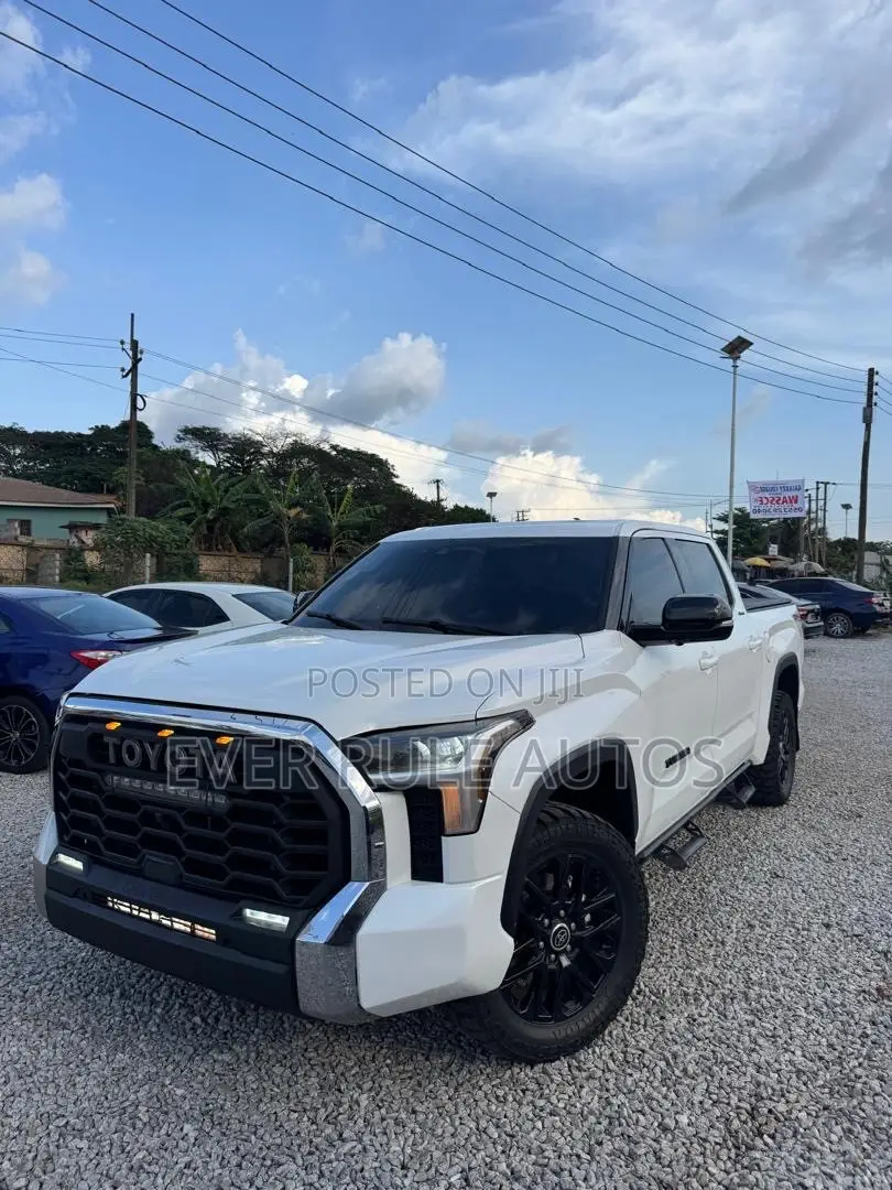 Toyota Tundra 2024 White