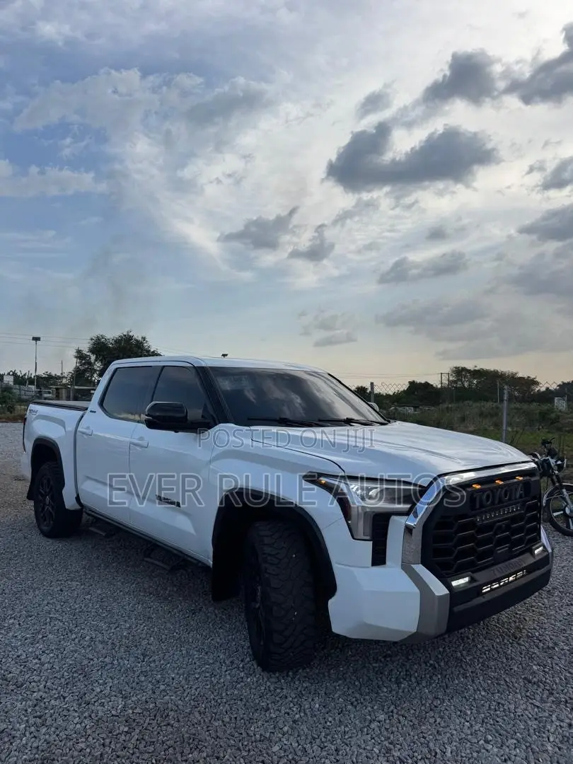 Toyota Tundra 2024 White