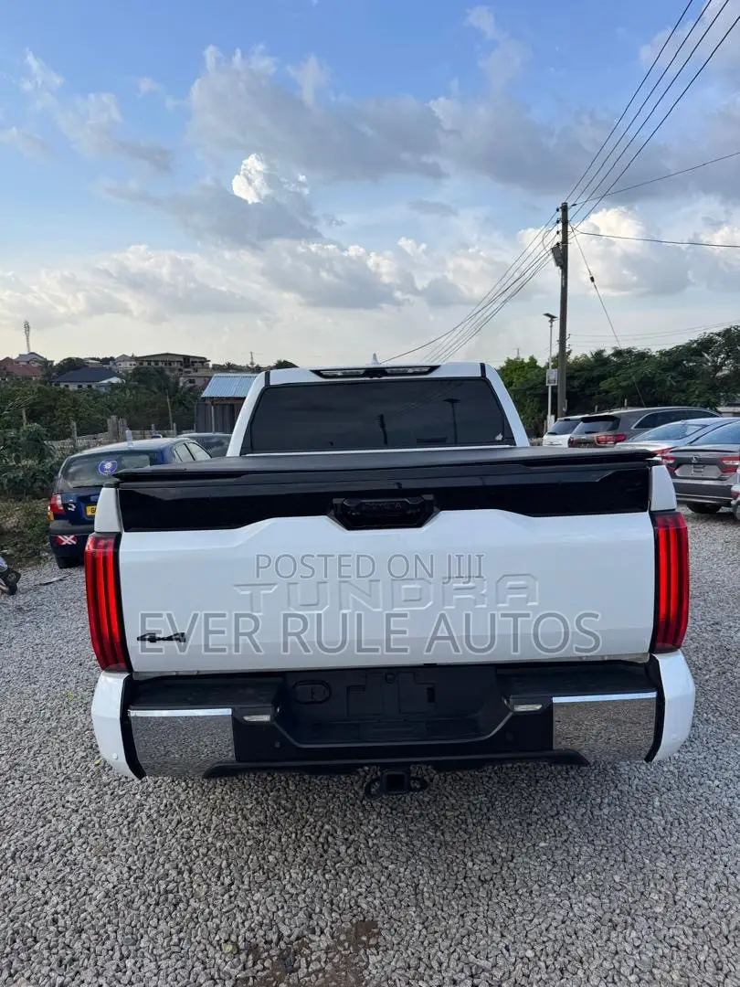 Toyota Tundra 2024 White