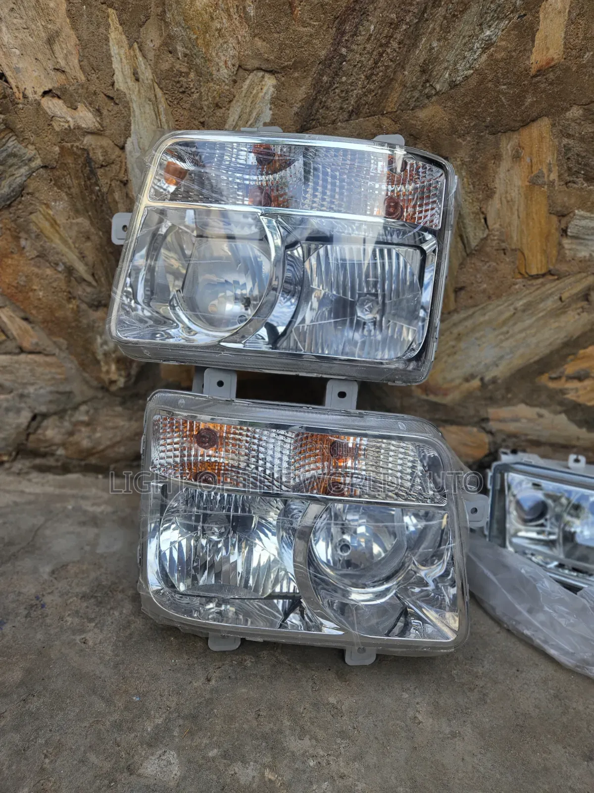 Hyundai Trago HD270 Truck Headlight