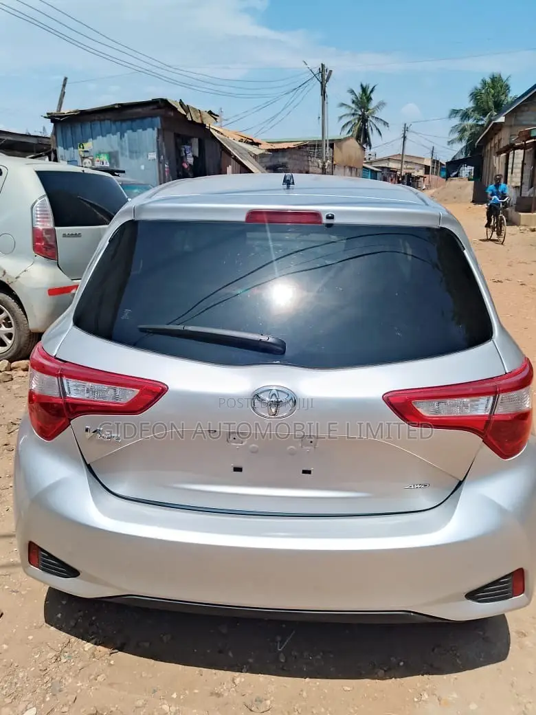 Toyota Vitz 1.3 AWD 5dr 2018 Silver