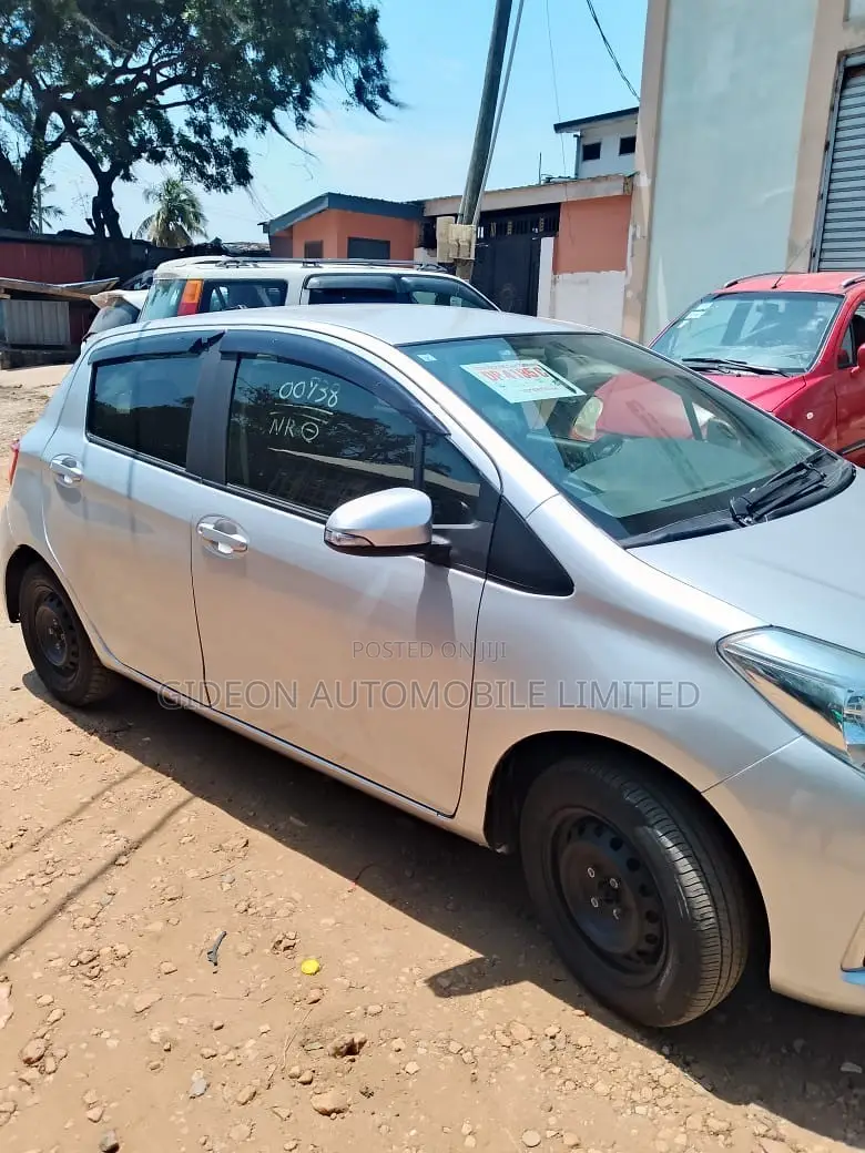 Toyota Vitz 1.3 AWD 5dr 2018 Silver