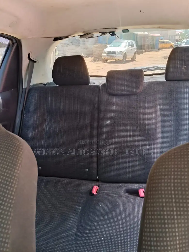 Toyota Vitz 1.3 AWD 5dr 2018 Silver