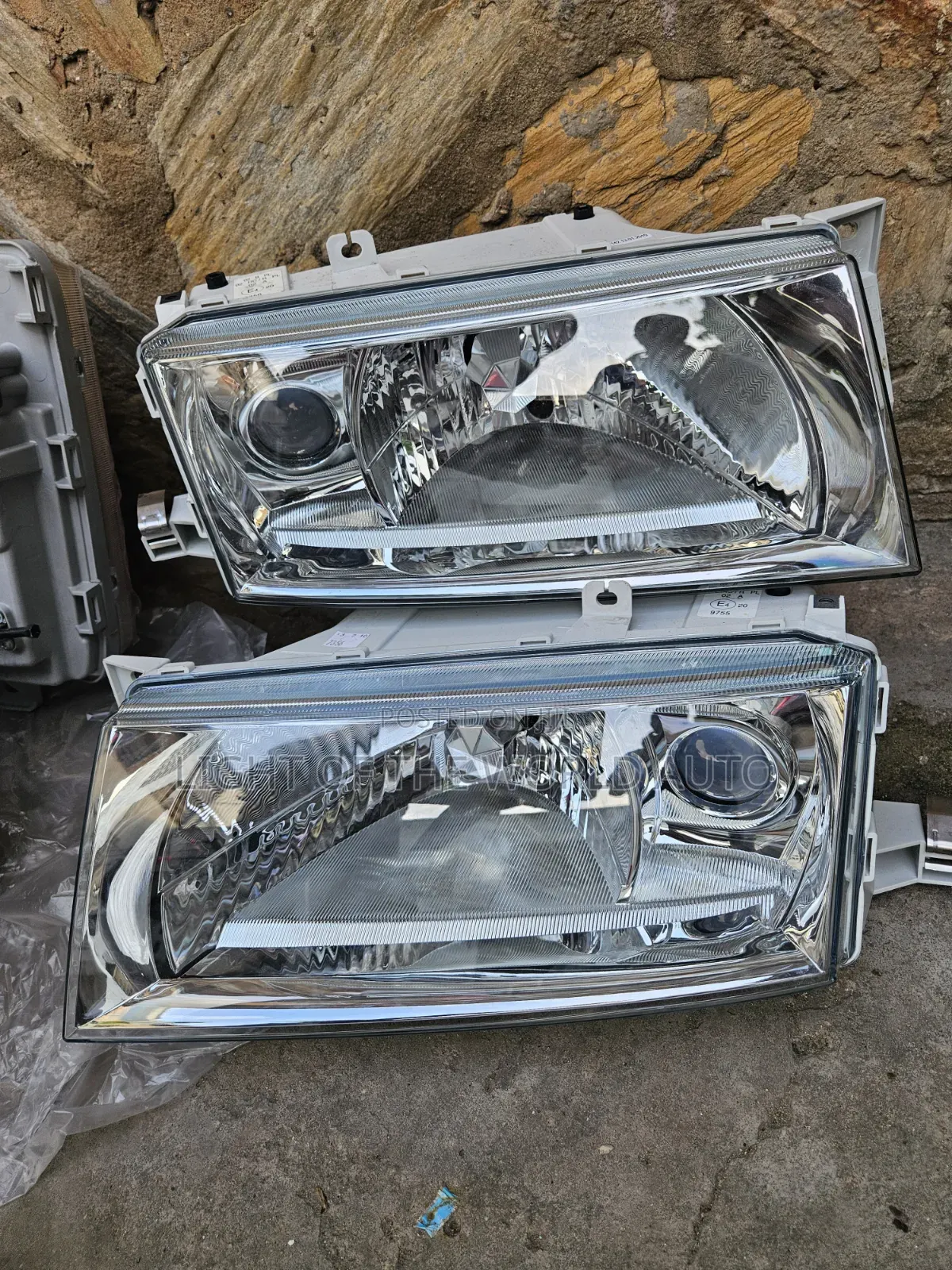 Skoda Octavia Headlight Available