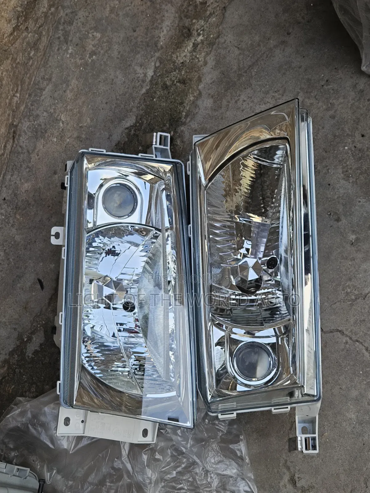 Skoda Octavia Headlight Available
