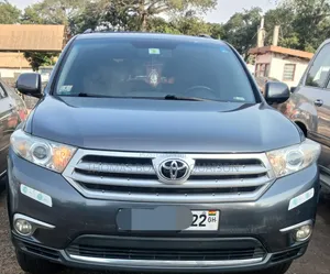 Toyota Highlander Limited 3.5l 4WD 2013 Gray